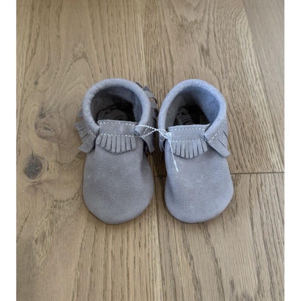 Freshly Picked Unisex Baby Shoes Moccasins Gray Leather Soft Sole Fringe Size 7